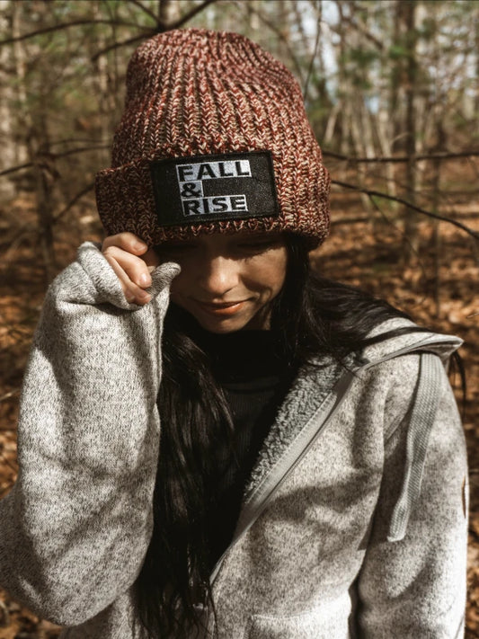 FALL AND RISE BLOCK Chunky Knit Cuffed Beanie (Maroon/Natural)